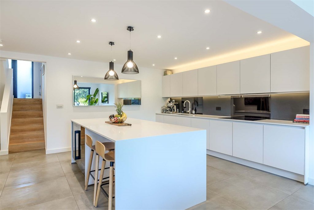 Property photo 3 of 28