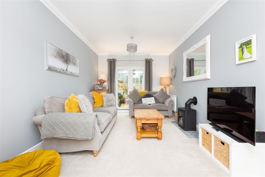 Property photo 2 of 25 Lounge