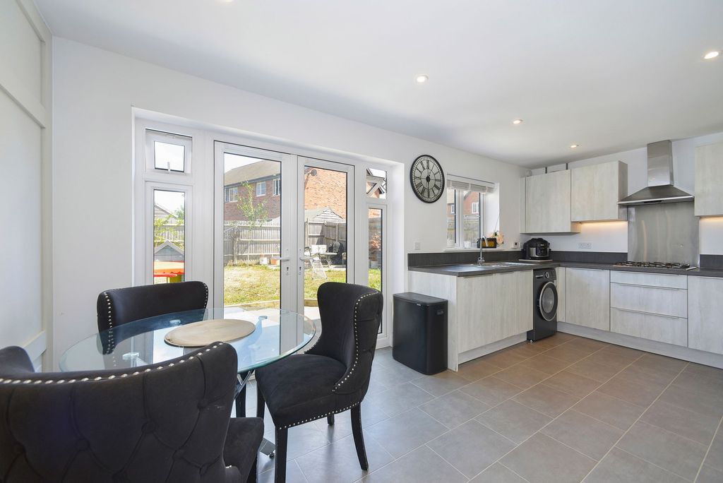 Property photo 2 of 14 Kitchen Breakfast Room