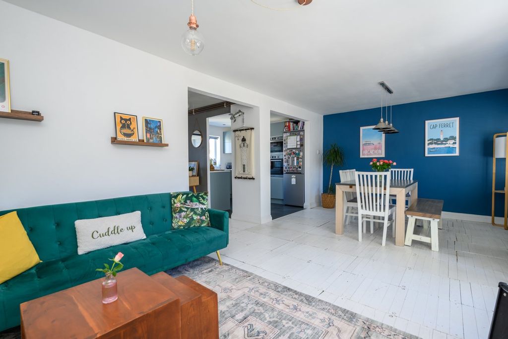 Property photo 2 of 18