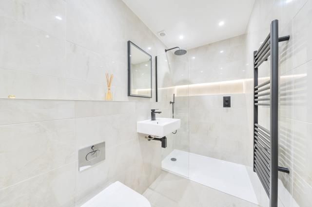 Property photo 2 of 10 Shower Room
