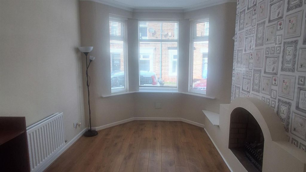 Property photo 2 of 8 132507.Jpg
