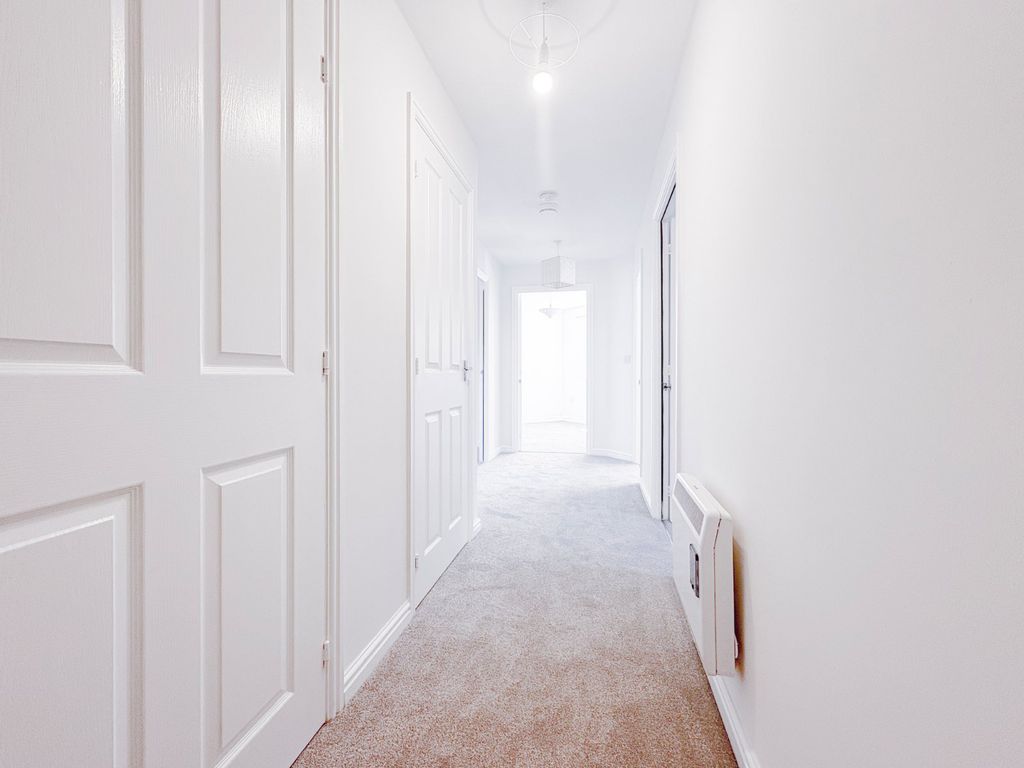 Property photo 2 of 18 Hallway