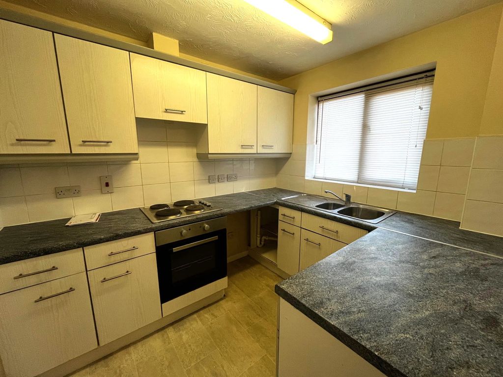 Property photo 2 of 4 Kitchen