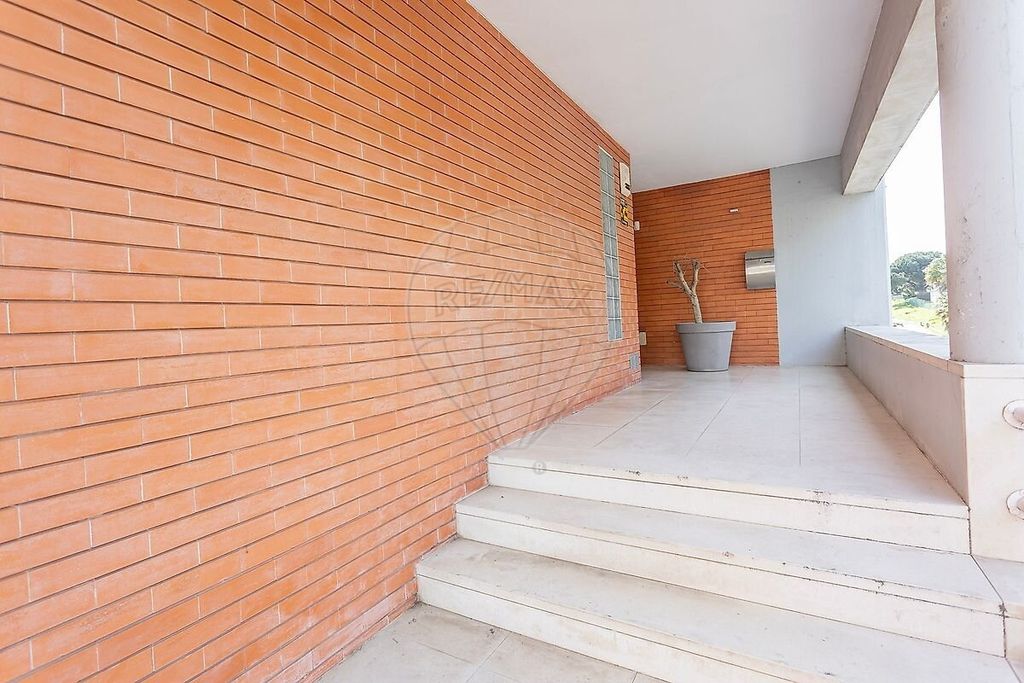 Property photo 3 of 44