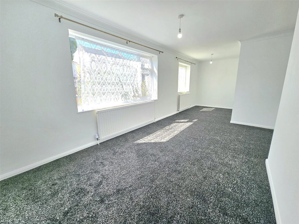 Property photo 3 of 9 Picture No. 12