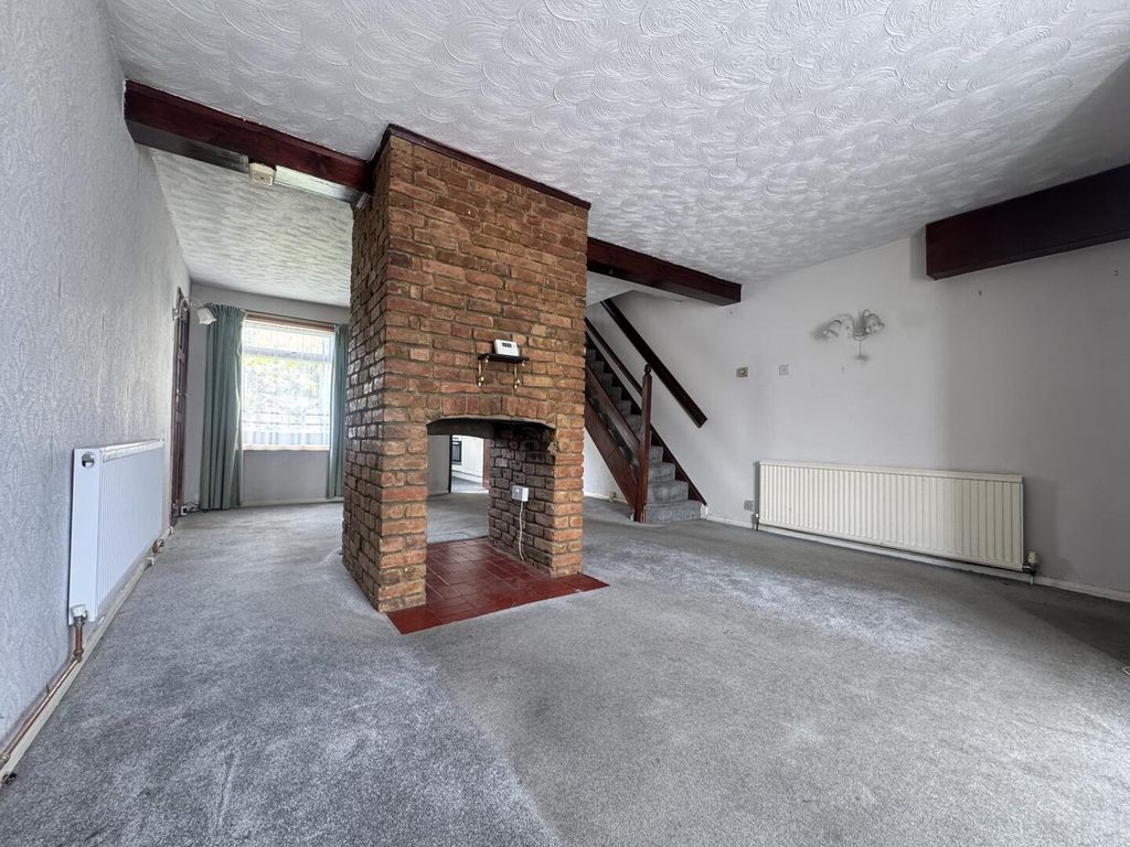 Property photo 3 of 28
