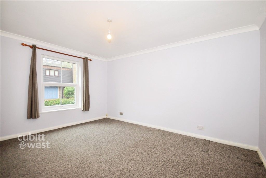 Property photo 3 of 9 Bedroom 1
