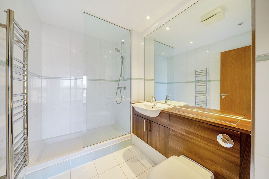 Property photo 2 of 29 1394045-13-694551...