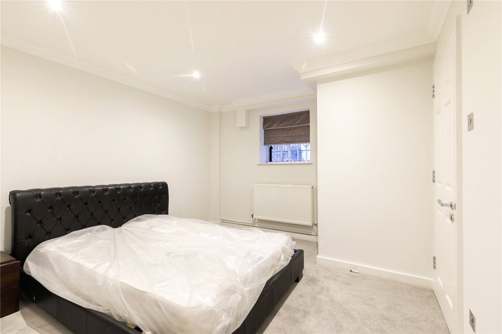 Property photo 3 of 16 Bedroom