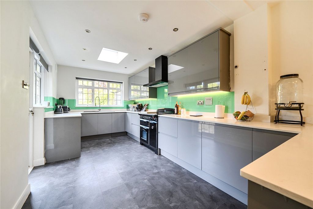 Property photo 3 of 15 Picture No. 10