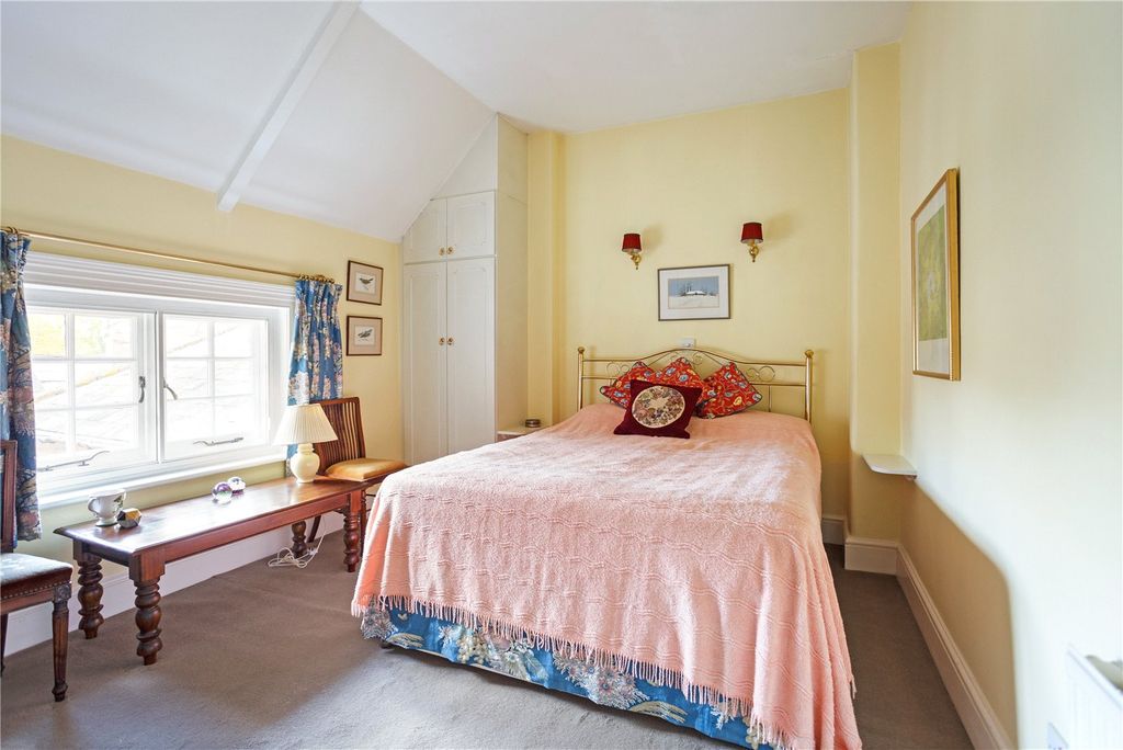 Additional image 9 of 3 bed flat for saleSwan House, Saddlers Row, Petworth, West Sussex GU28