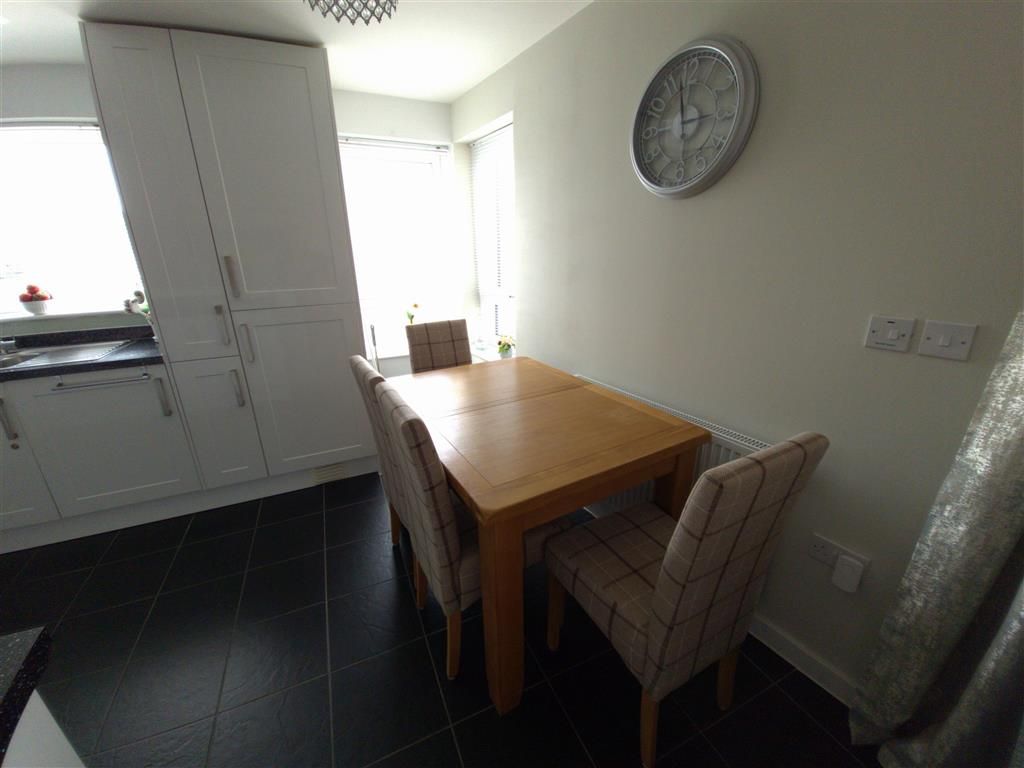 Property photo 3 of 10 Dining Area