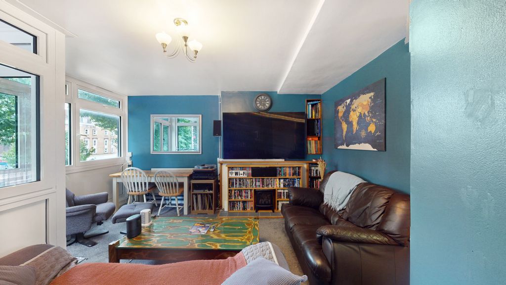 Property photo 3 of 18