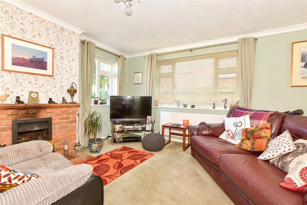 Property photo 2 of 11 Lounge