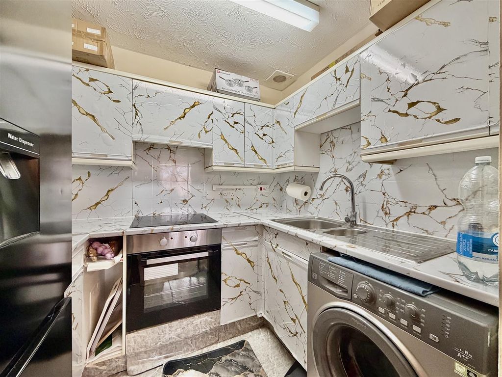 Property photo 1 of 6 Kitchen