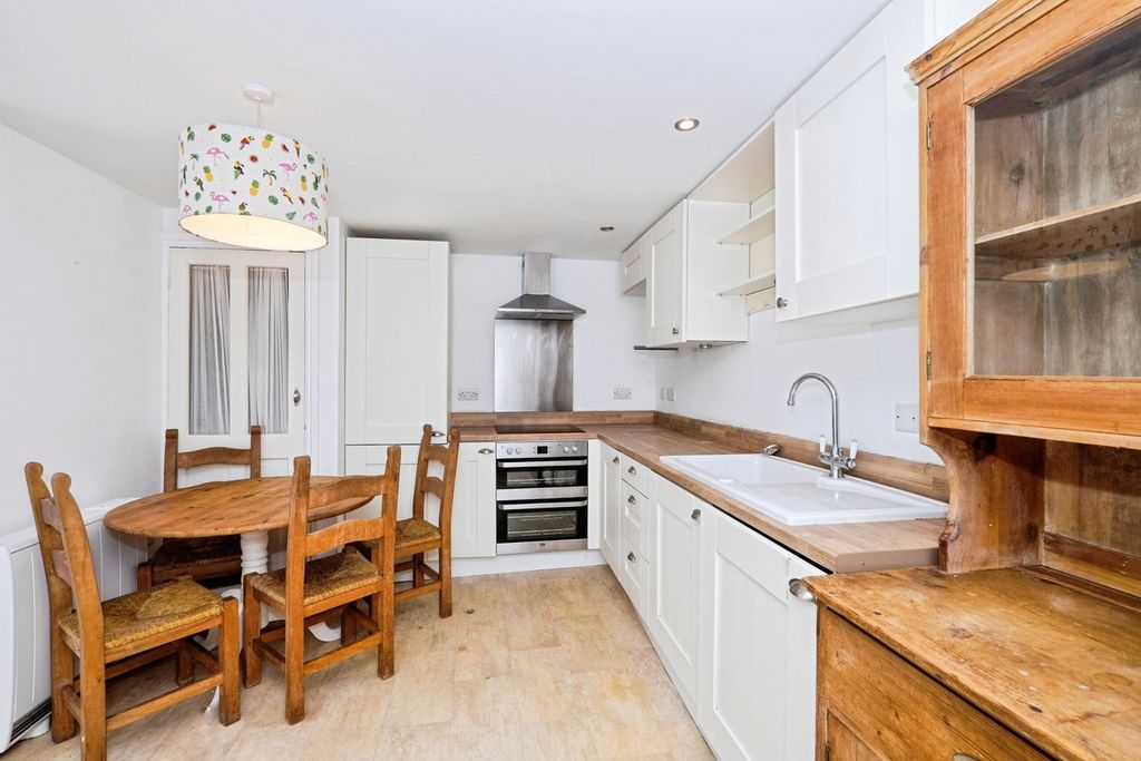 Property photo 3 of 20 Kitchen