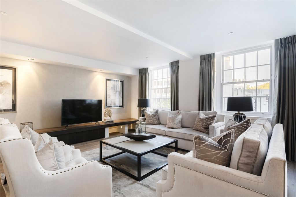 Property photo 3 of 11 Reception