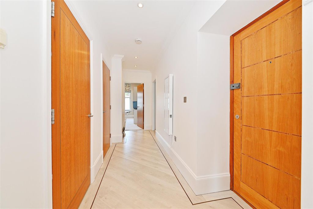 Property photo 3 of 18 Hall.Jpg