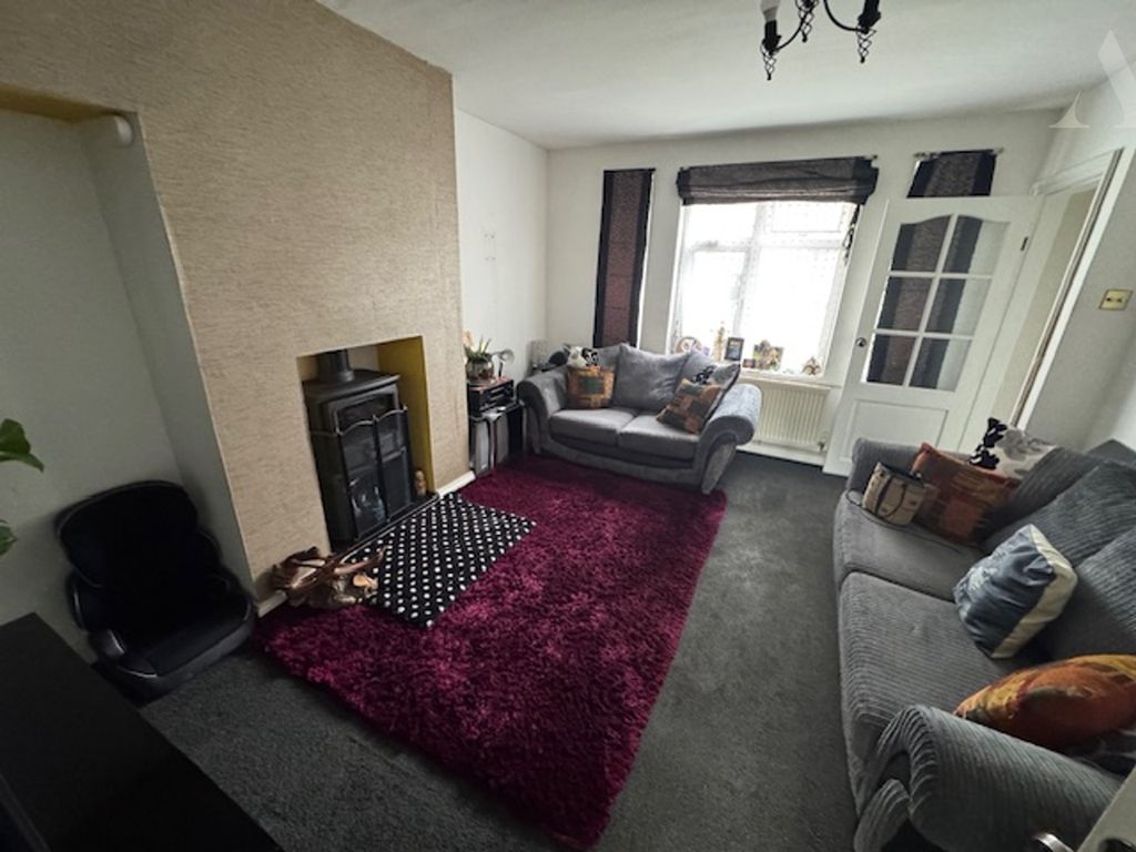Property photo 2 of 13 49 Ingleton Road Lounge (1)