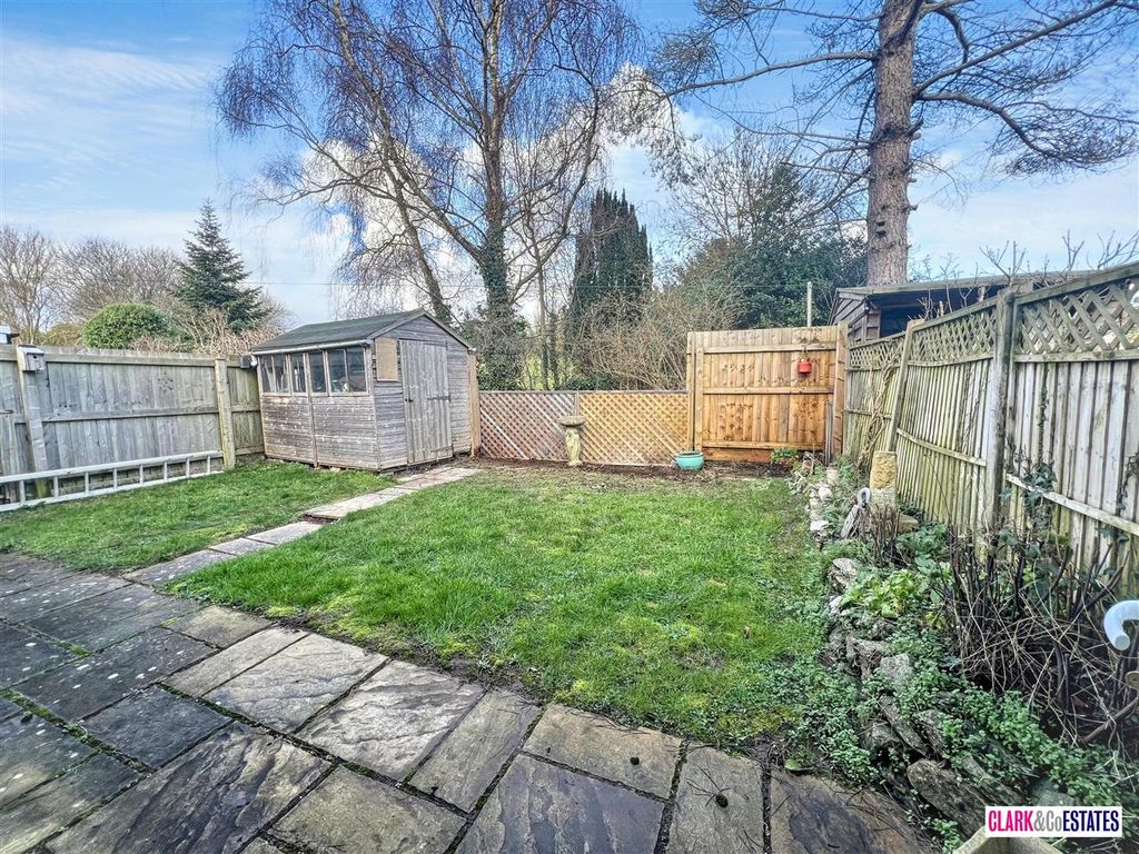 Property photo 2 of 17 Garden