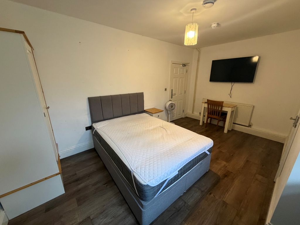 Property photo 2 of 3