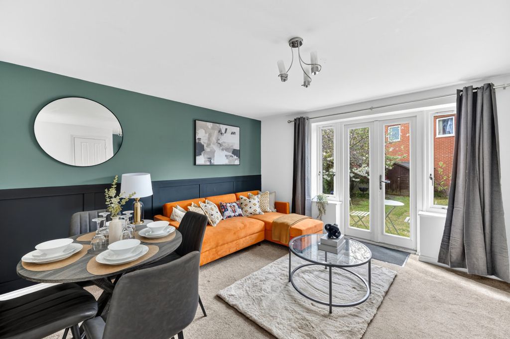 Property photo 1 of 31 Living Room