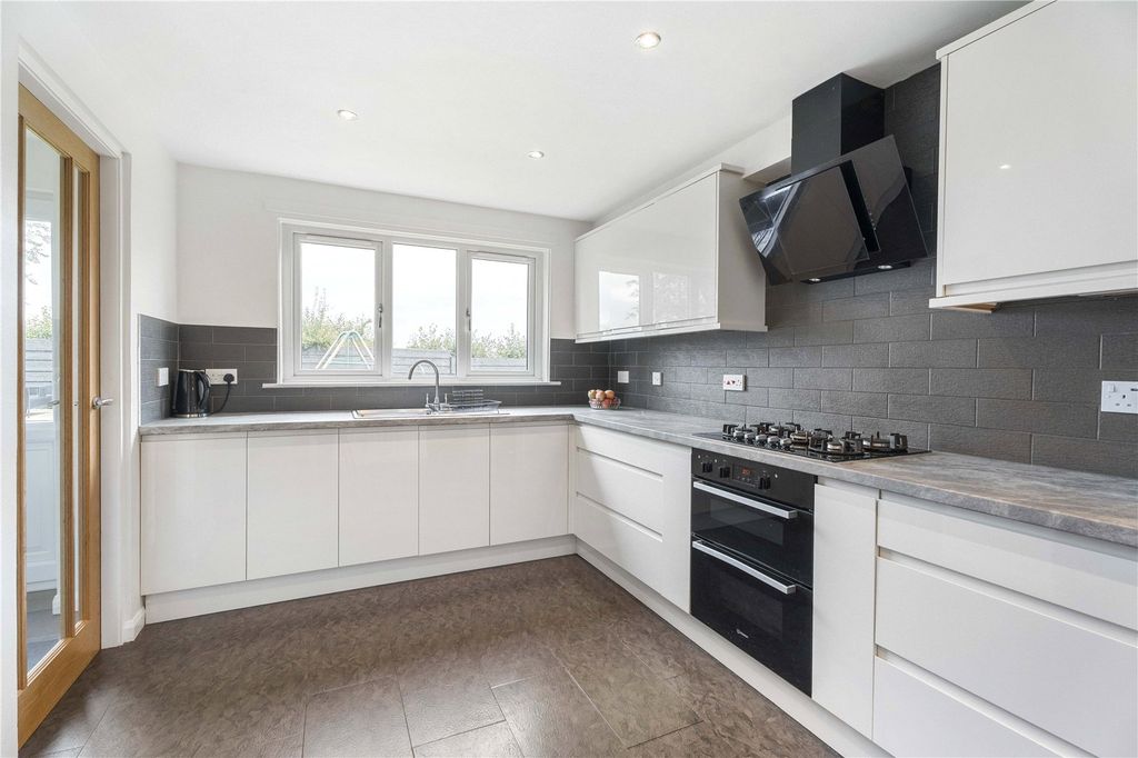 Property photo 3 of 30 Limekilns