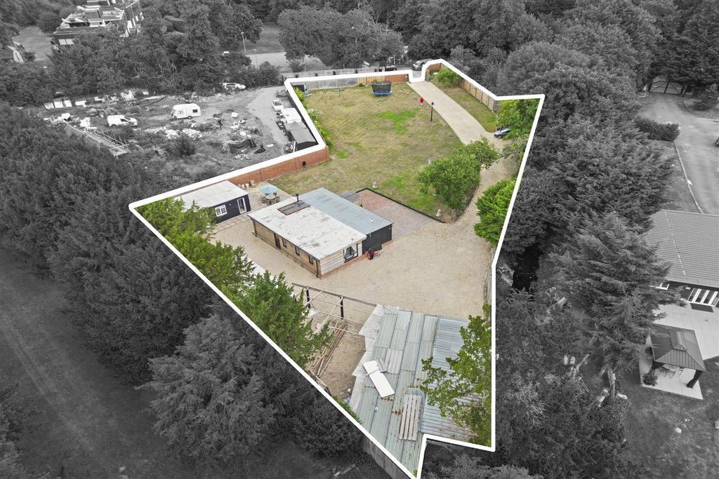 Property photo 2 of 25