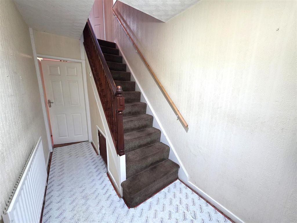 Property photo 2 of 14 Entrance Hall