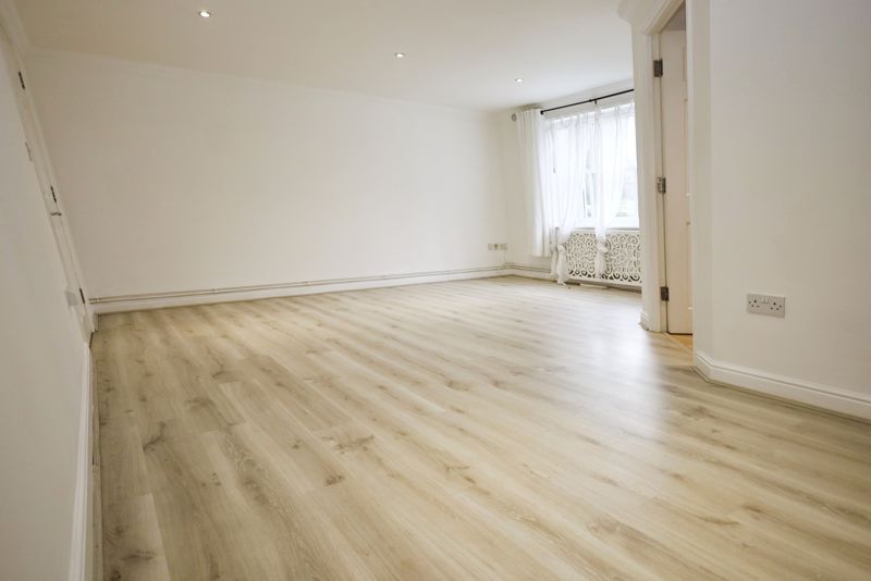 Property photo 3 of 10 Photo 5