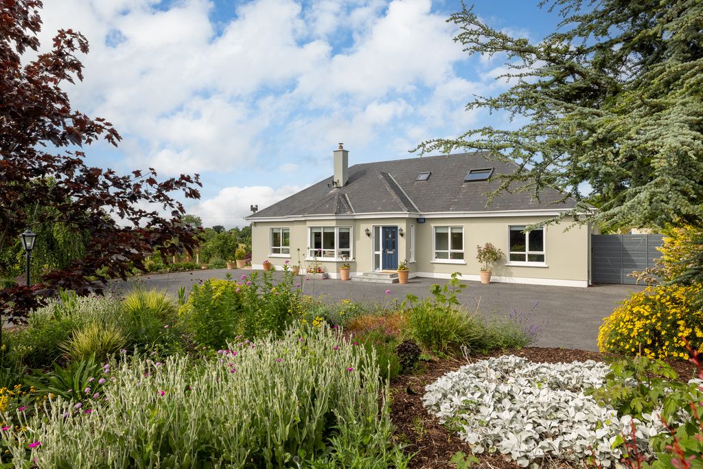 Property photo 1 of 34