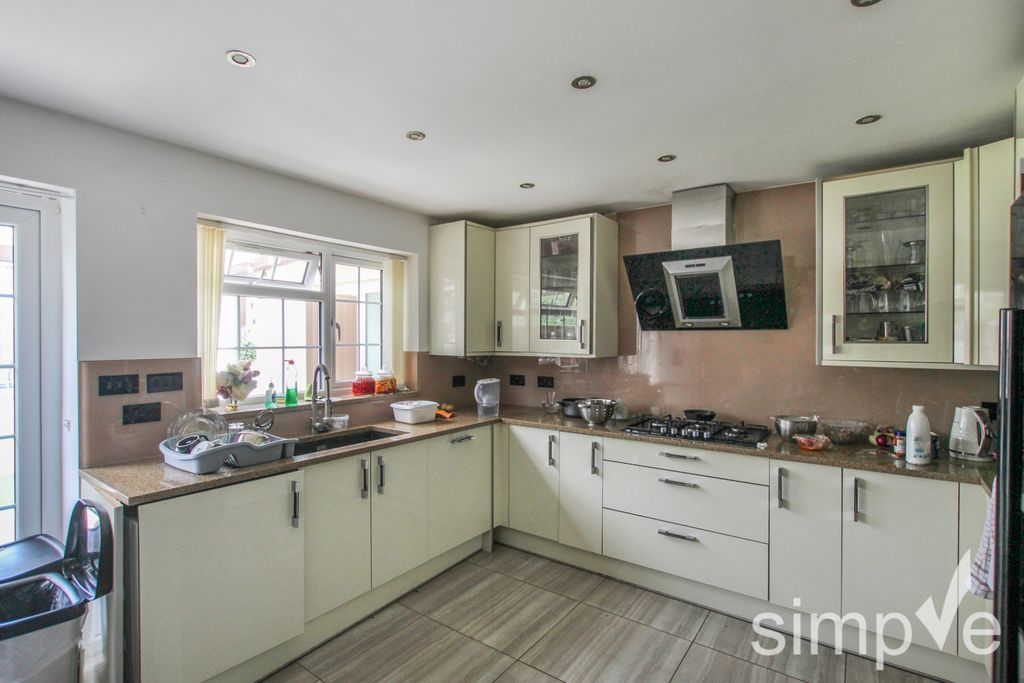 Property photo 3 of 10 Photo 2