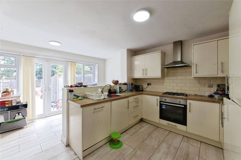 Property photo 3 of 16 Picture No. 10