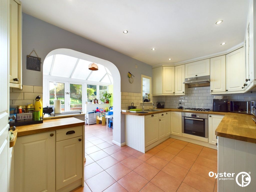 Property photo 2 of 15 Kitchen