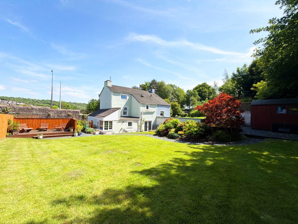 Property photo 2 of 24