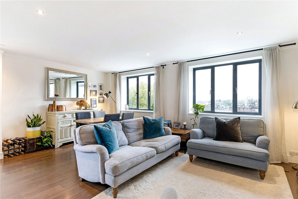 Property photo 1 of 13 Reception