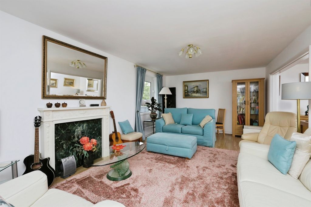 Property photo 2 of 12