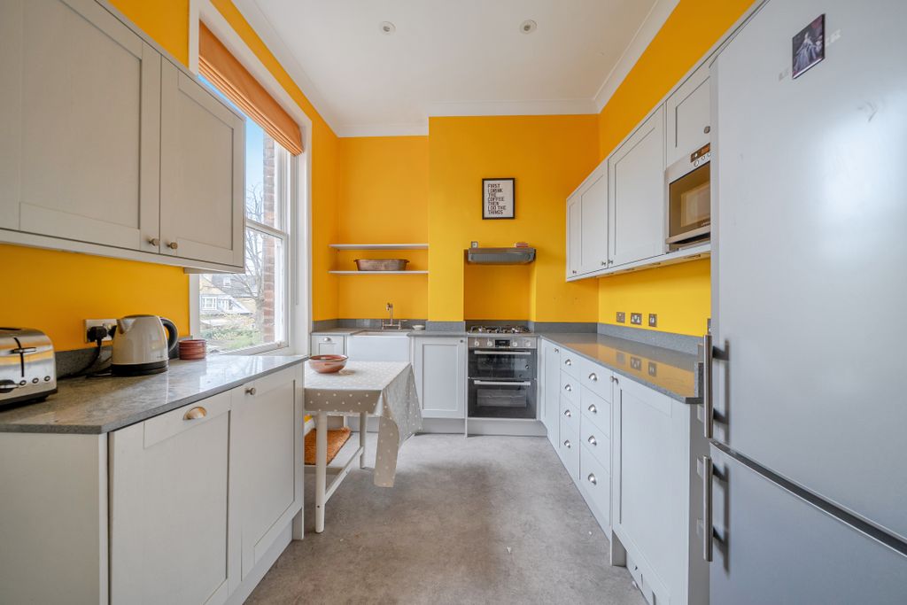 Property photo 3 of 28