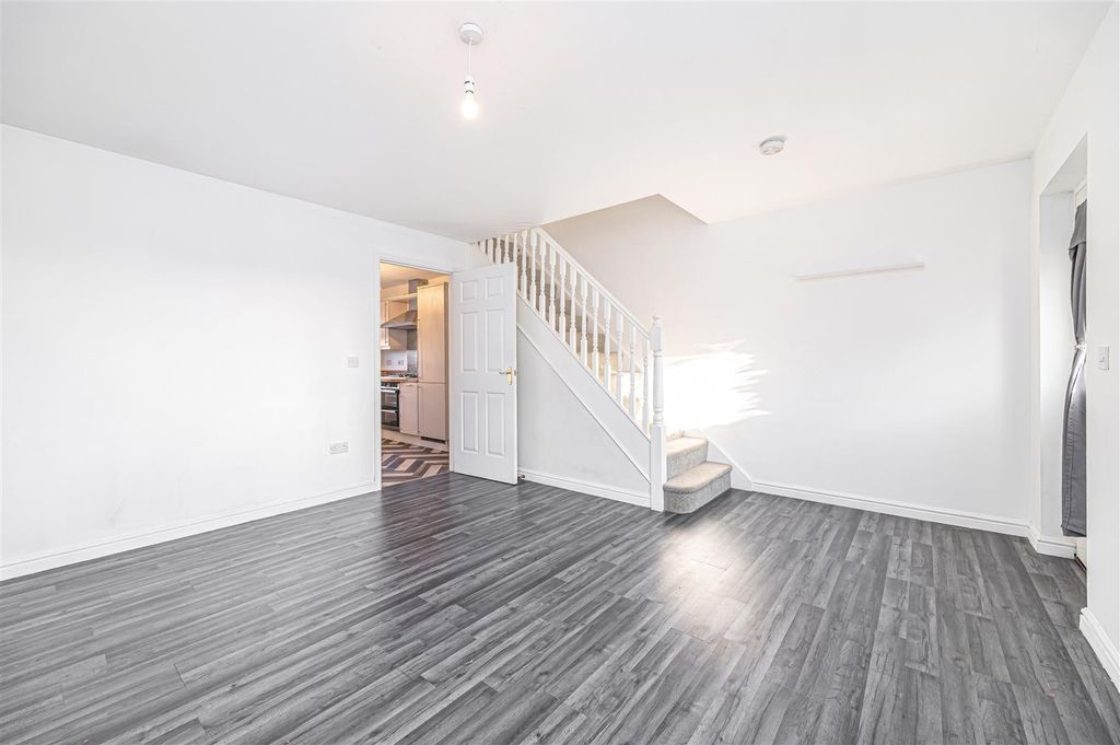 Property photo 3 of 17 Untitled (3 Of 1).Jpg