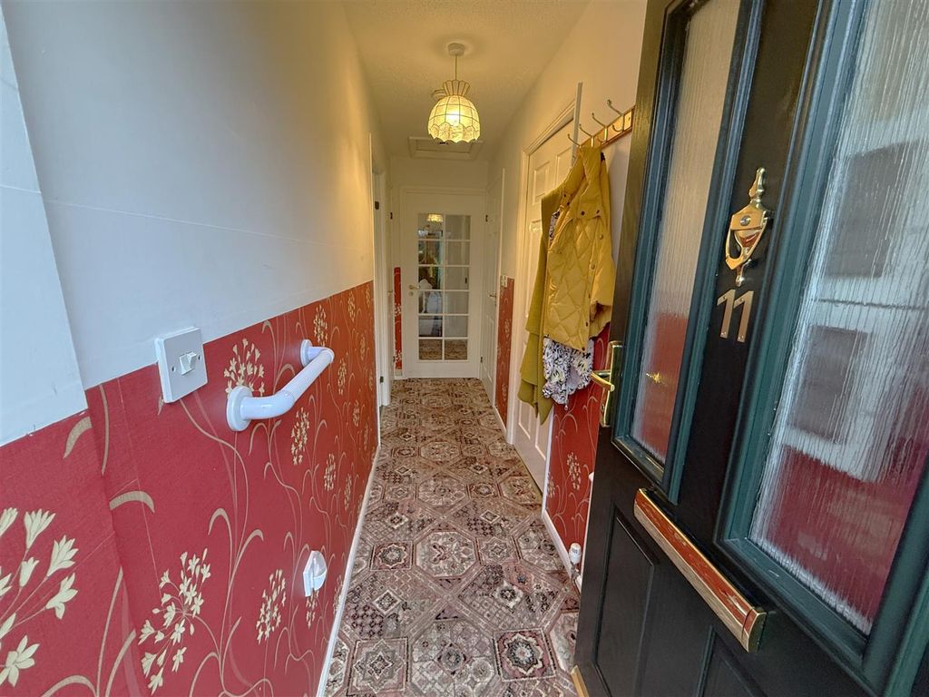 Property photo 3 of 11 Entrance Hall.Jpg