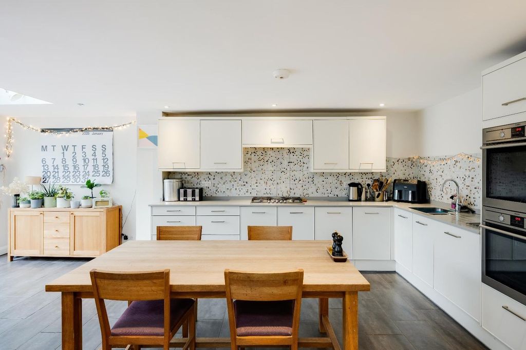 Property photo 3 of 25