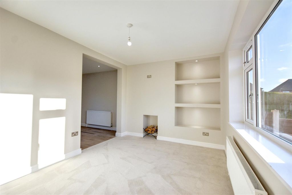 Property photo 3 of 26 Lounge_3.Jpeg