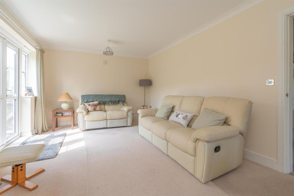 Property photo 2 of 32