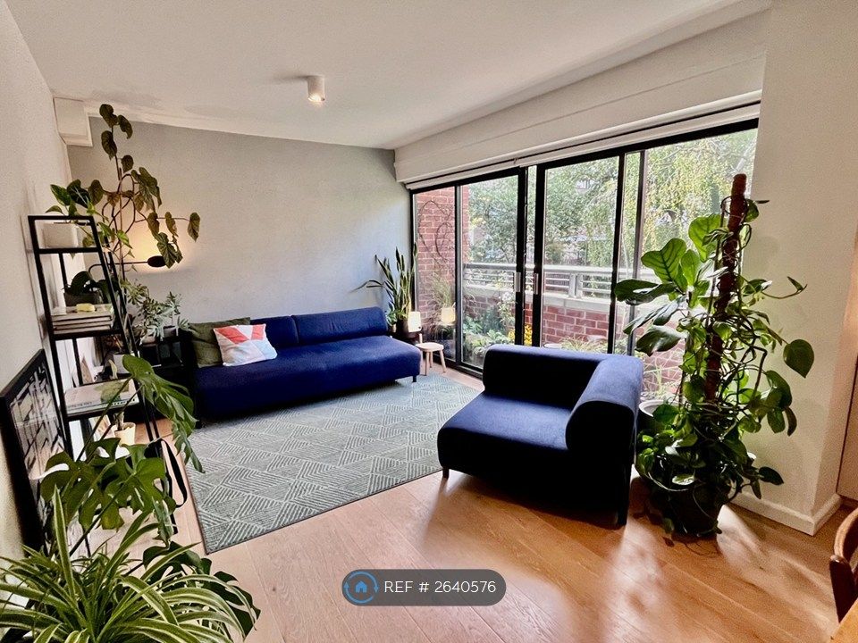 Property photo 1 of 24 Living Room