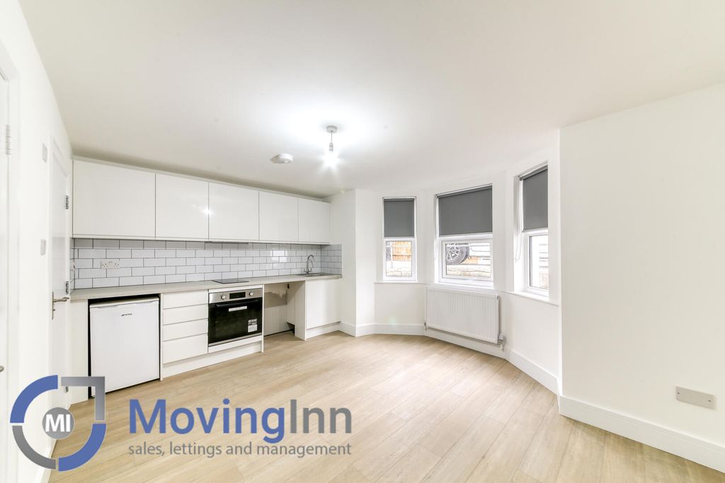 Property photo 1 of 6 Kitchen