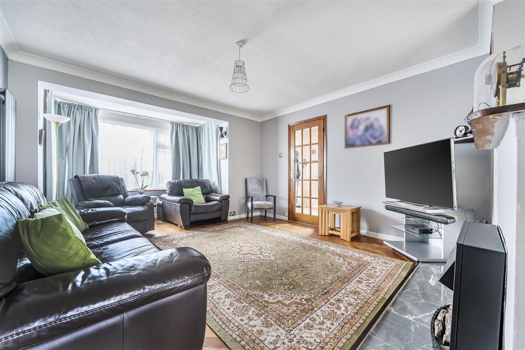 Property photo 2 of 25 1396487-17-696122Cf41633.Jpg