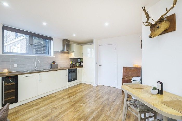 Property photo 2 of 9 007 -700