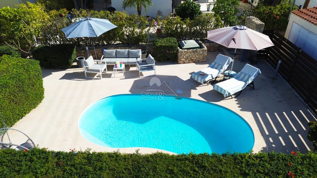 Property photo 2 of 32