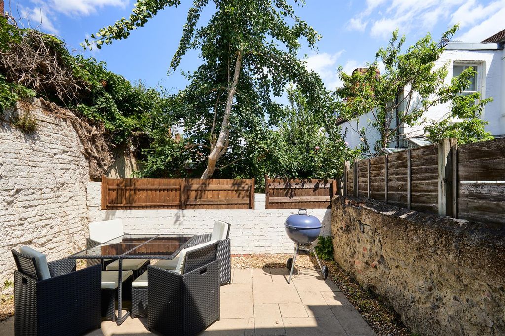 Property photo 3 of 34